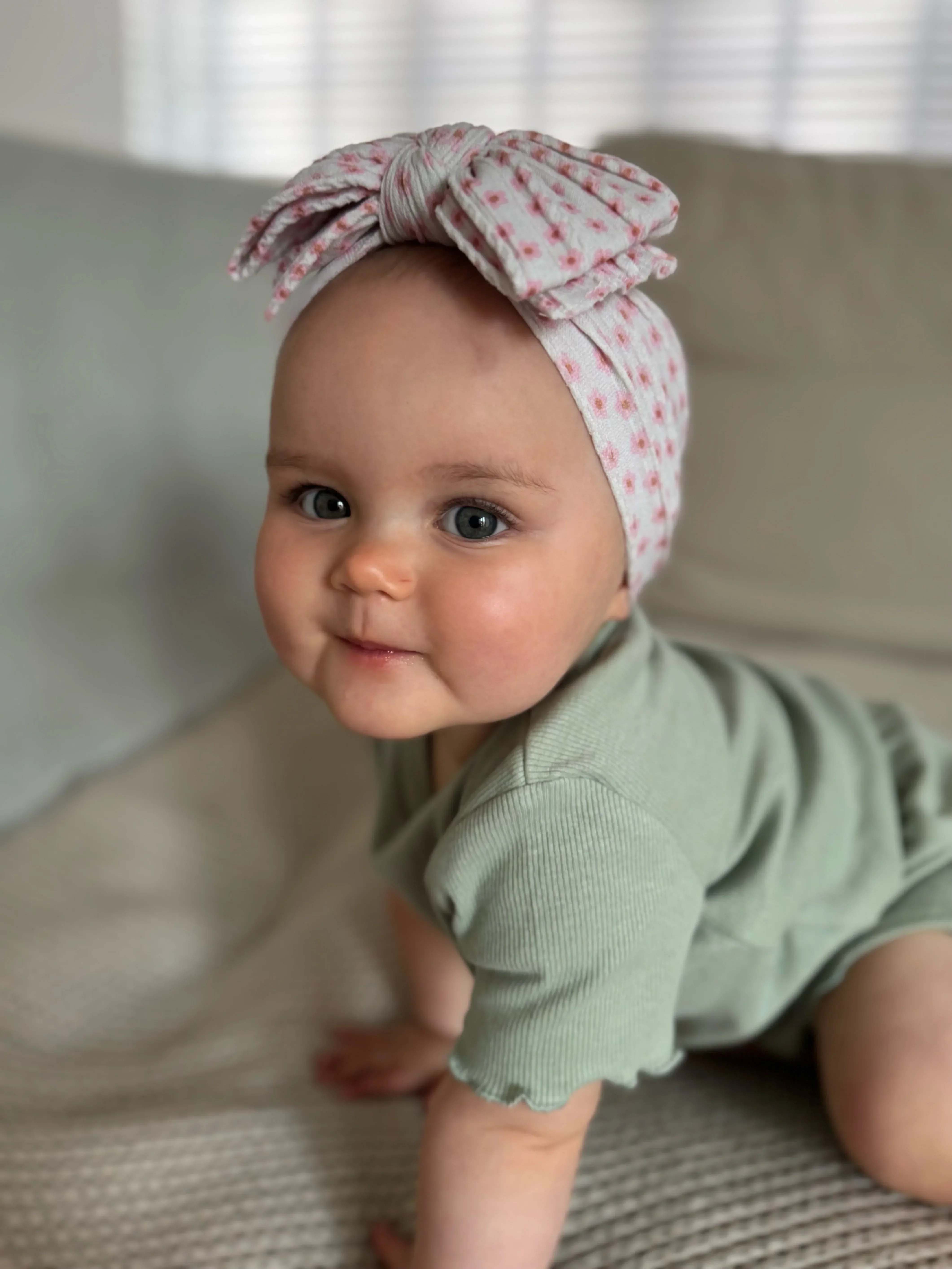 Ditsy Flower Pattern Larger Bow Cable Knit Headband - Image 3