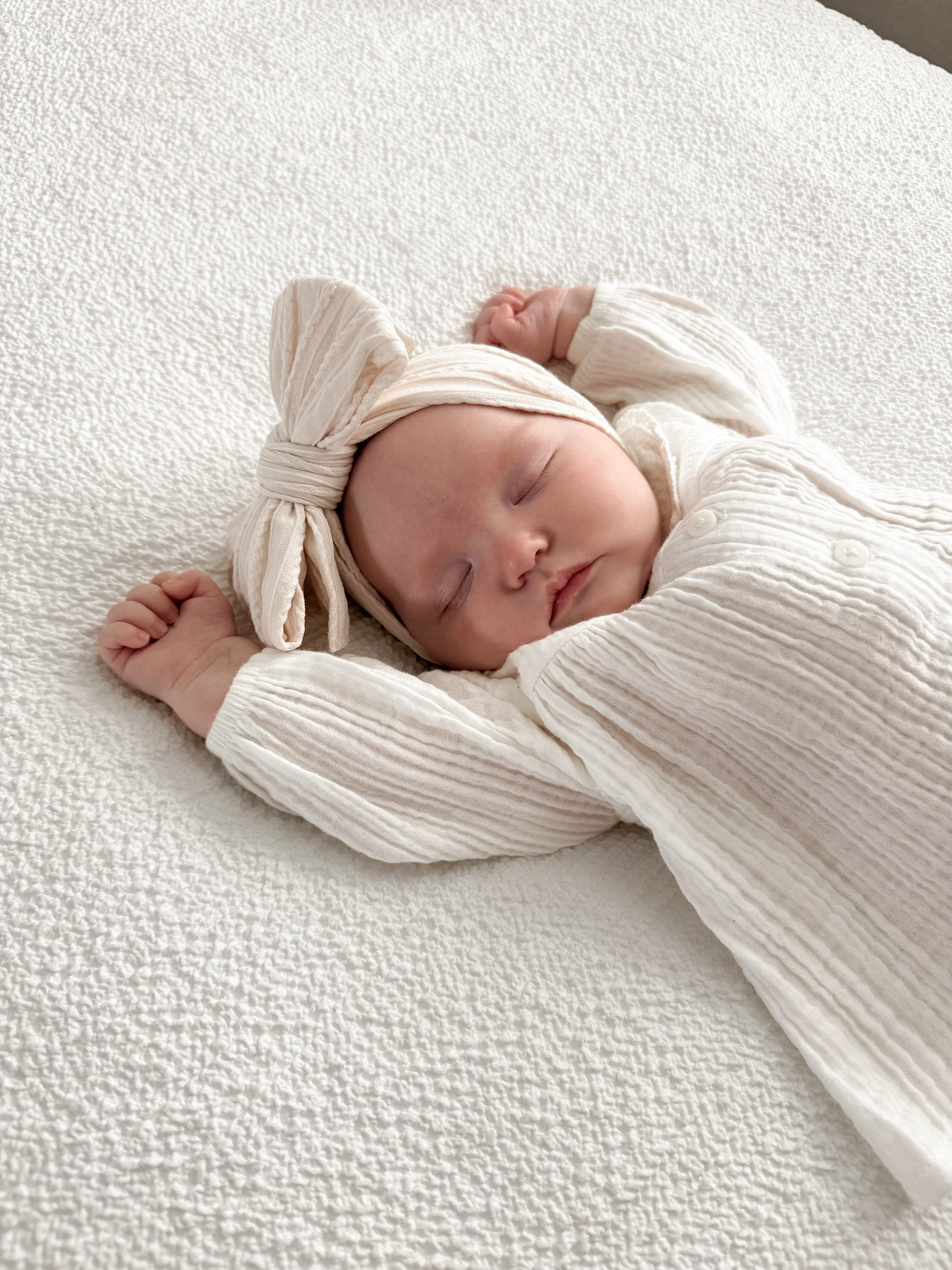 Ivory Larger Bow Cable Knit Headband - Image 3