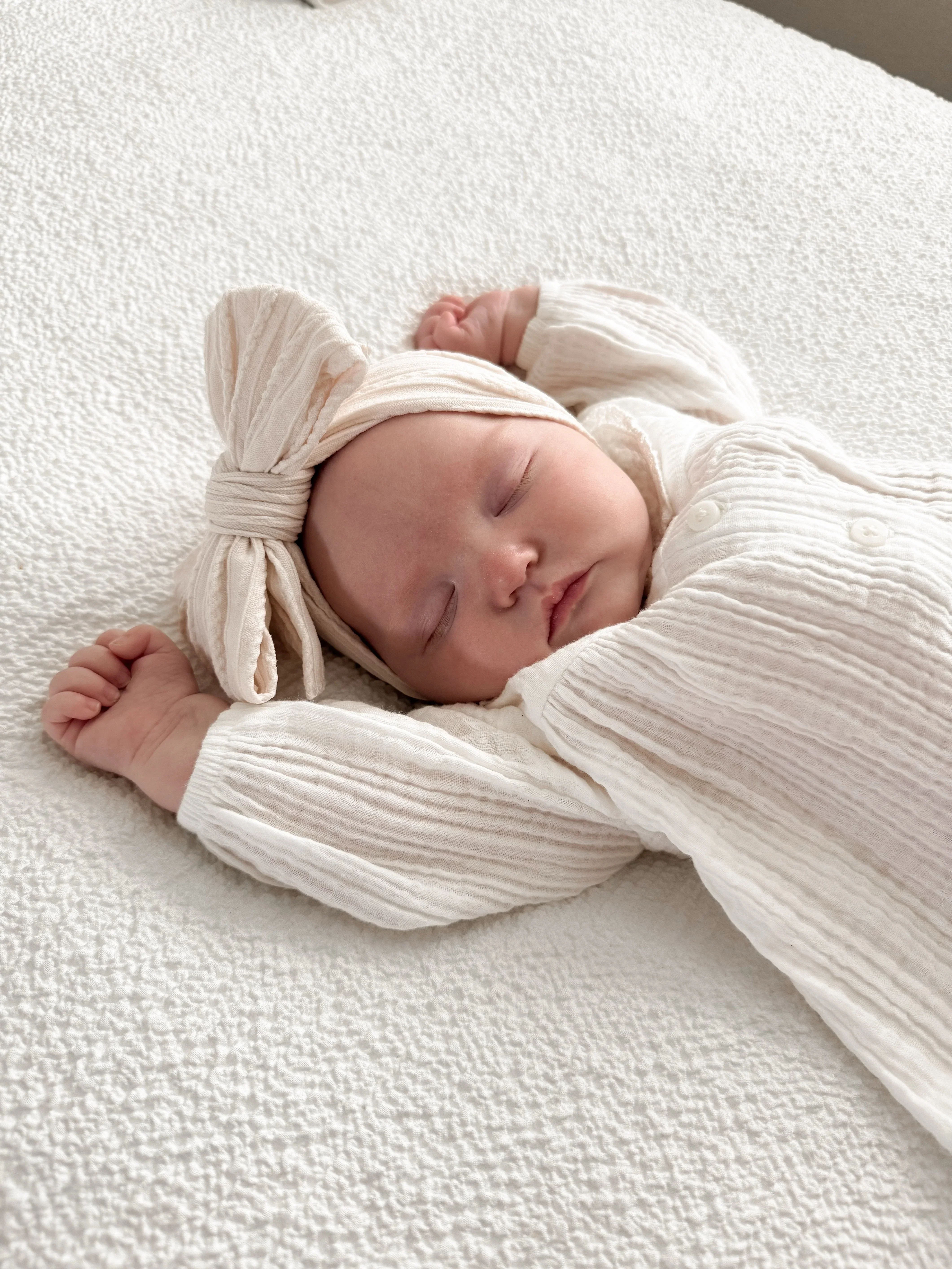 Ivory Larger Bow Cable Knit Headband - Image 4