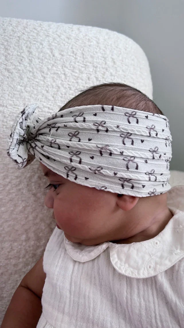 Neutral Bow Pattern Smaller Bow Cable Knit Headband - Image 3