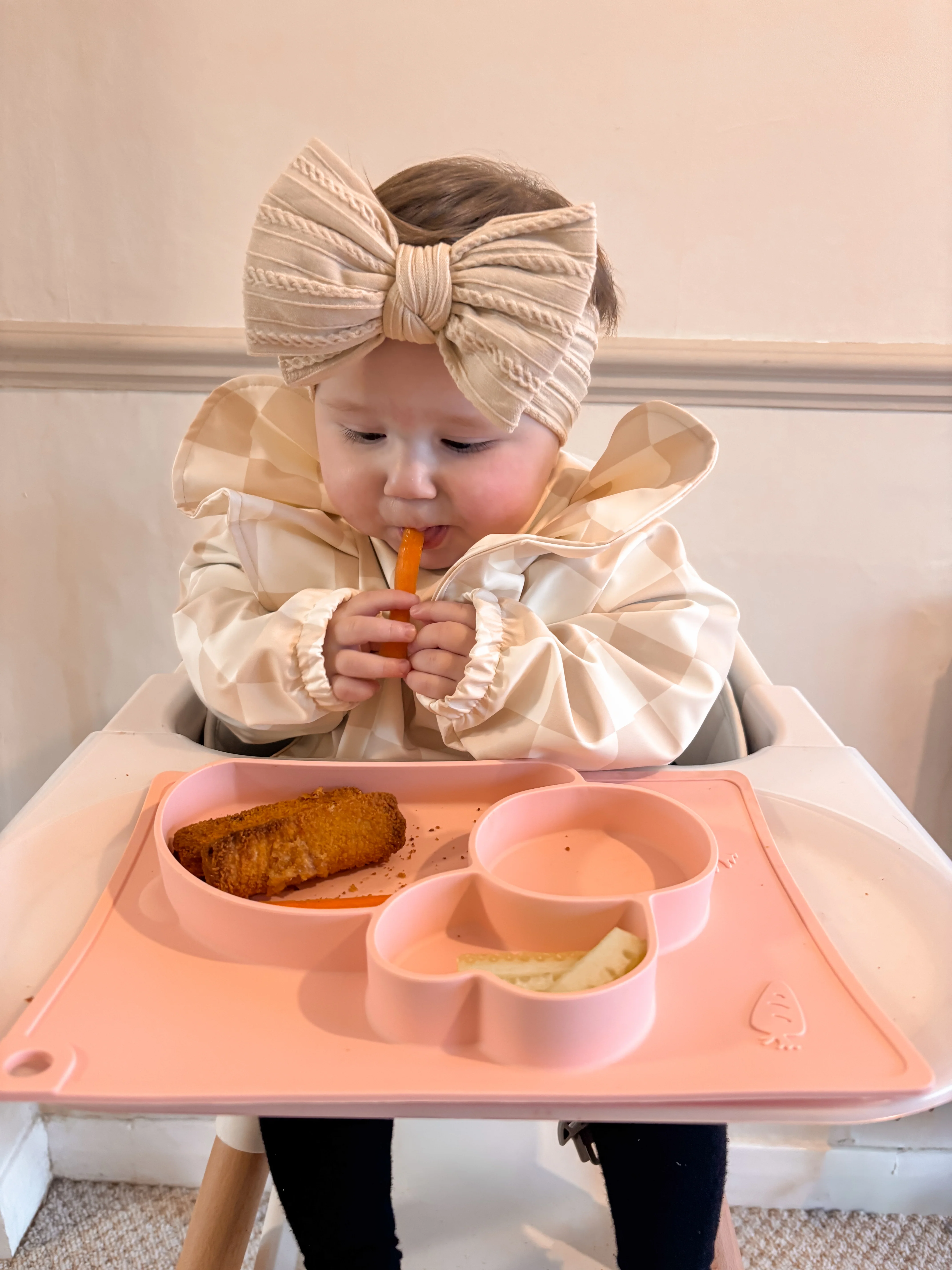 Neutral Checkered Pattern Frill Detailed Waterproof Bib with Sleeves - Image 2