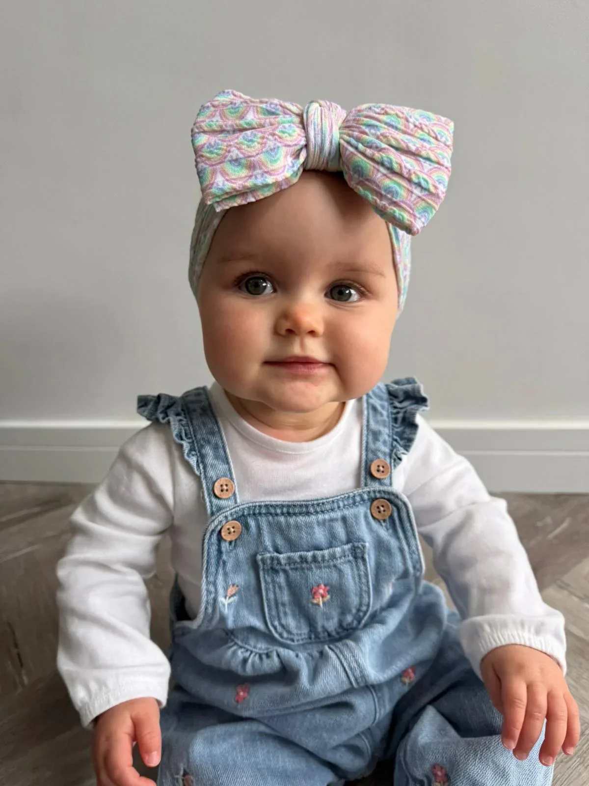 Rainbow Pattern Larger Bow Cable Knit Headband - Image 3