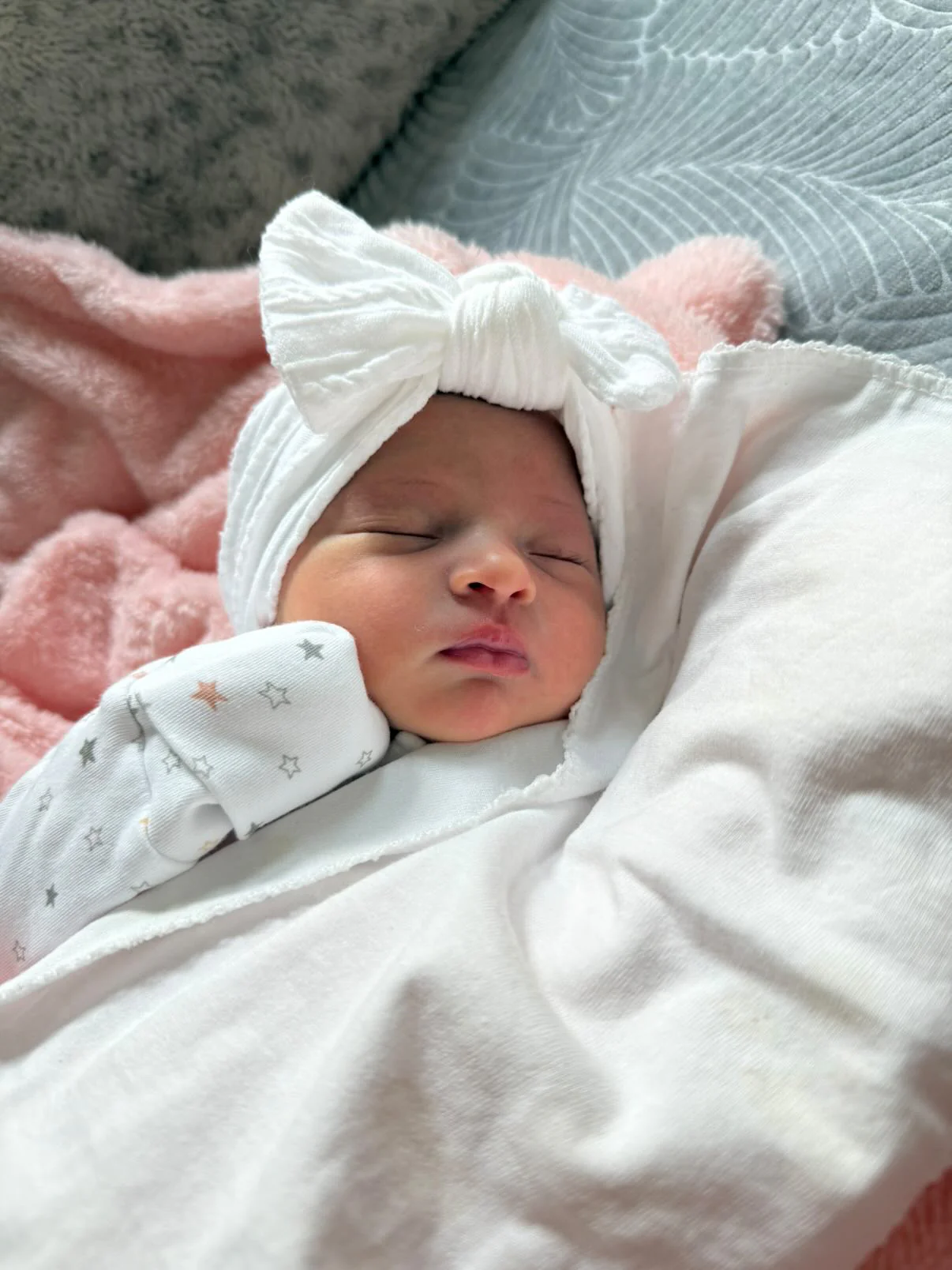 White Cable Knit Smaller Bow Headband - Image 3